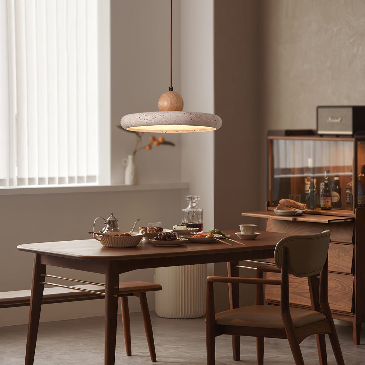 Hanglamp Minimalistisch met Ronde Travertijn Kap en Houten Accent