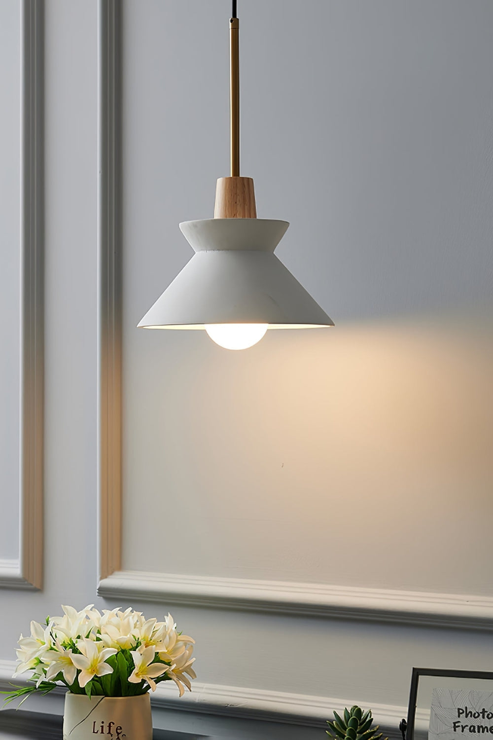 Hanglamp Scandinavisch met Houten Detail en Conische Kap