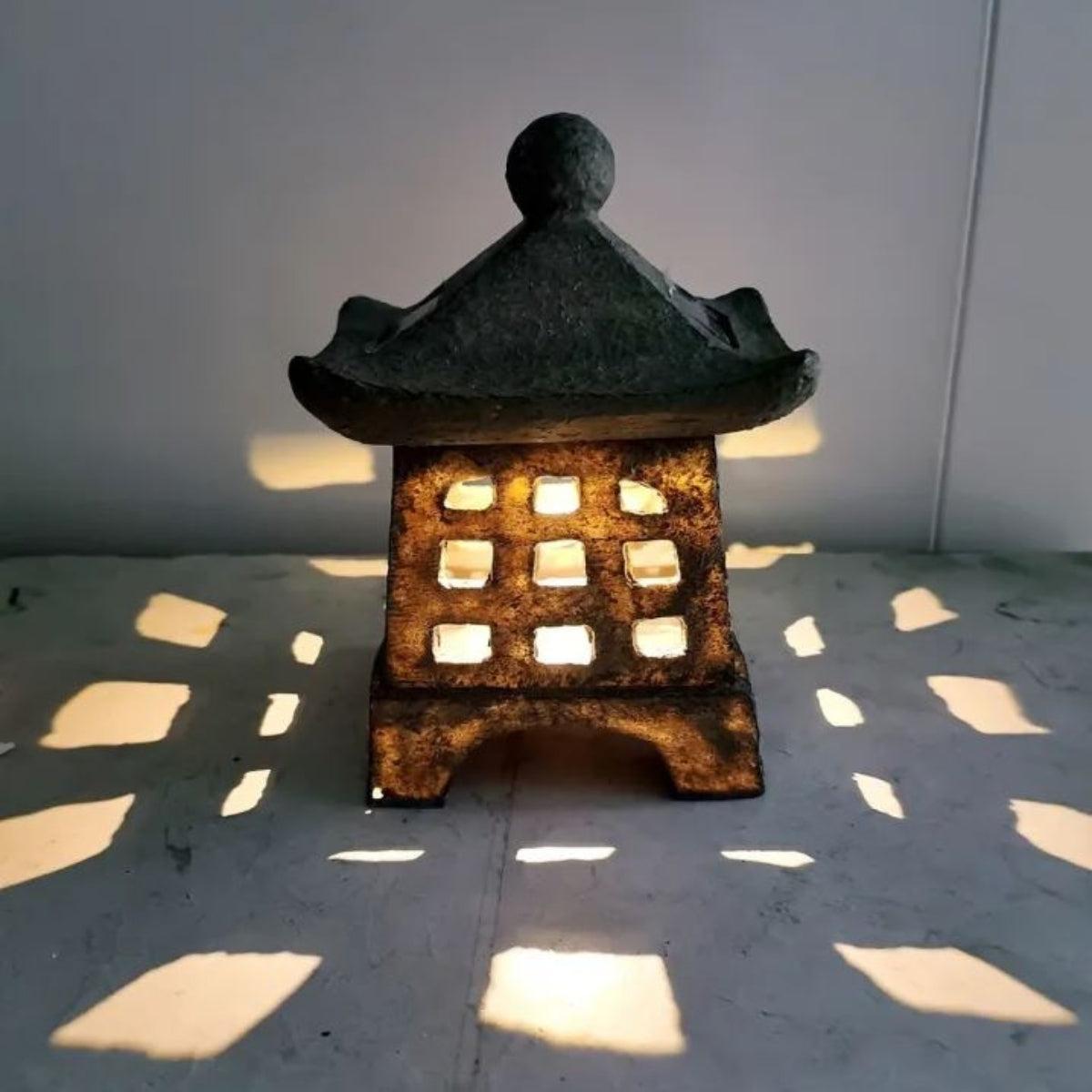 Japanse Pagode Tafellamp op Zonne-energie met Geïntegreerde LED voor Tuin