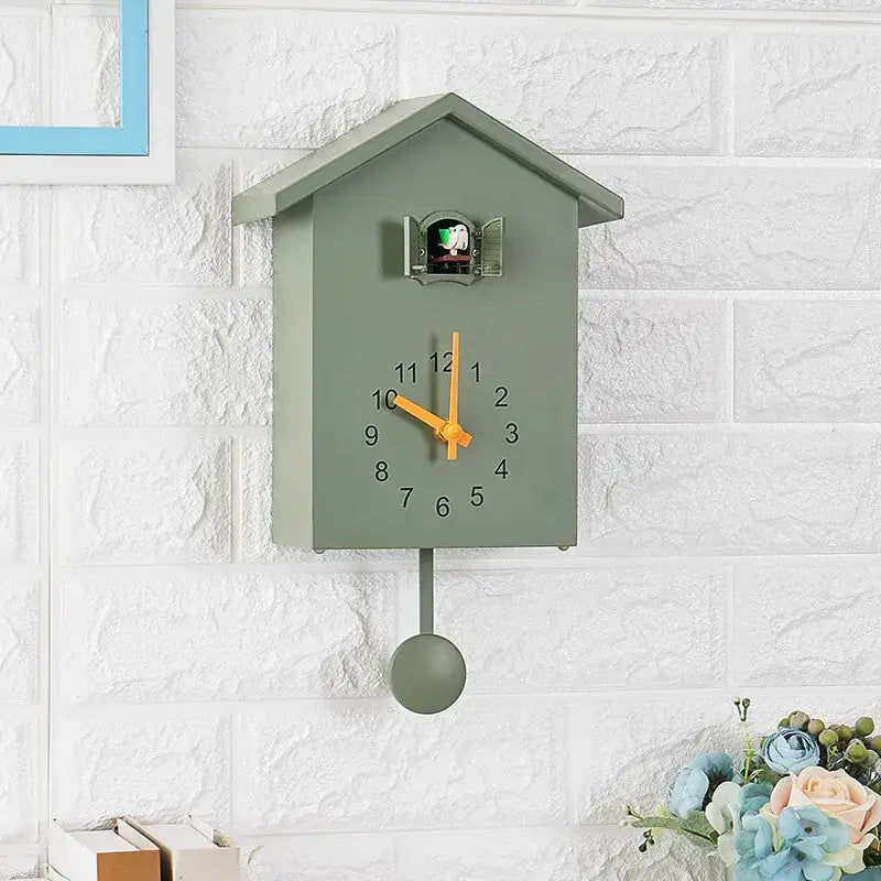 Koekoeksklok met Slinger Huisvorm Modernist Design