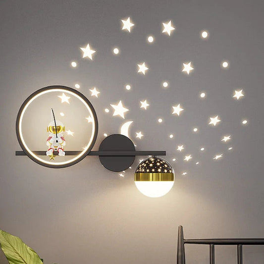 Wandlamp Kinderkamer met Sterrenprojector en Astronaut Decoratie