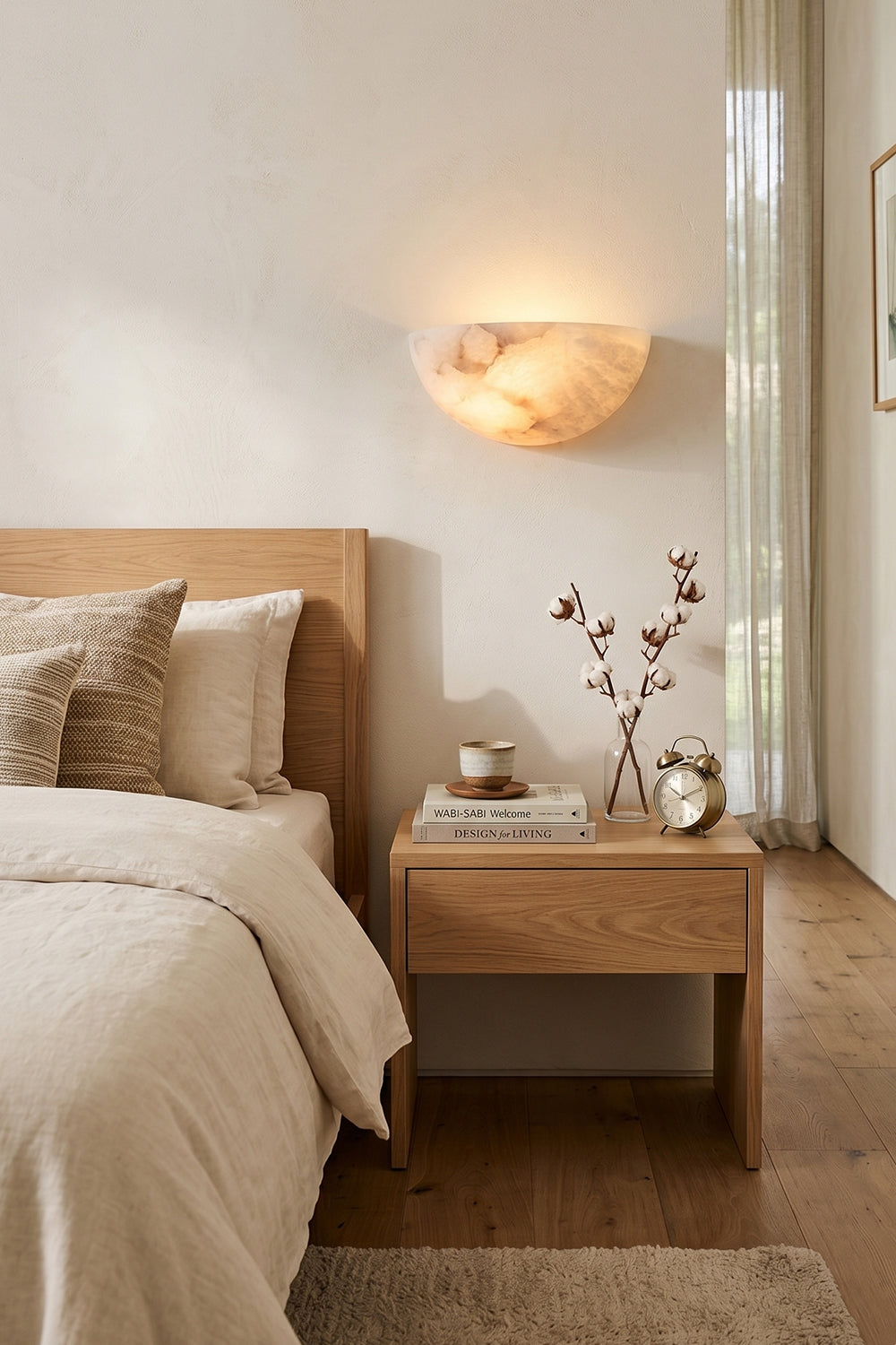 Wandlamp Minimalist met Halfbolvormige Alabasten Kap en Unieke Aderstructuur