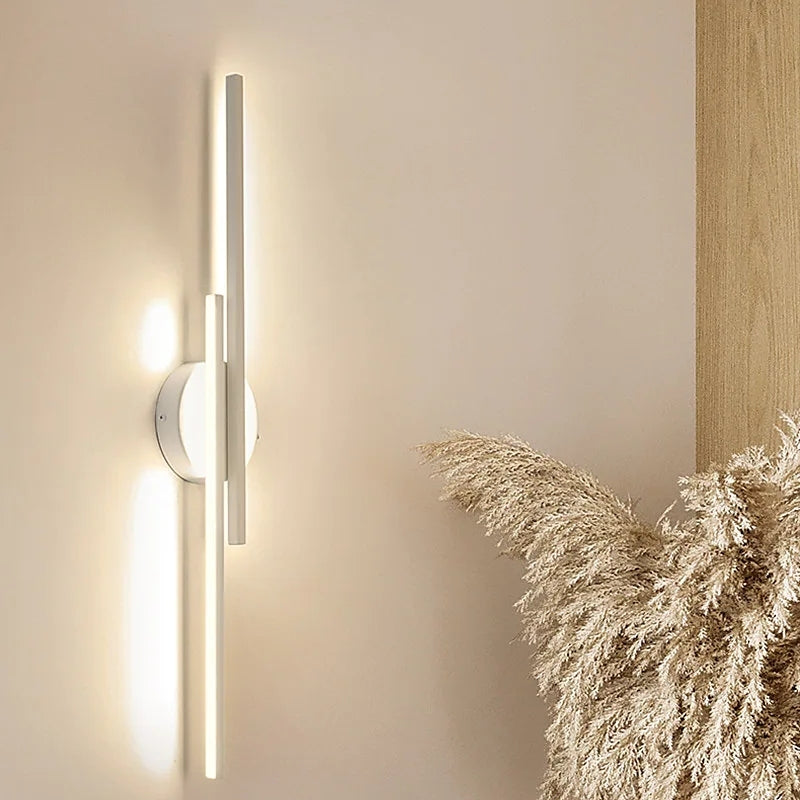 Wandlamp Minimalistisch met Dubbele Lineaire Staaf en Ronde Wandbevestiging