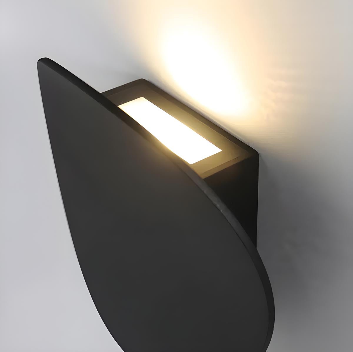 Wandlamp Minimalistisch met Geïntegreerde LED en Organische Vorm