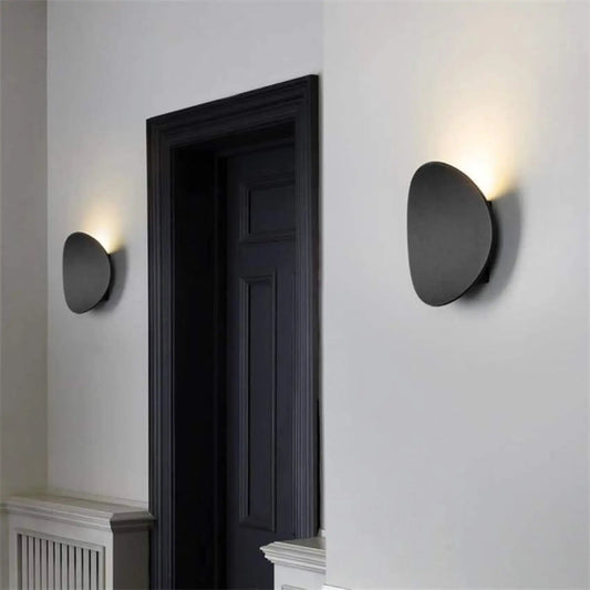 Wandlamp Minimalistisch met Organische Schijfvorm en Indirecte Verlichting