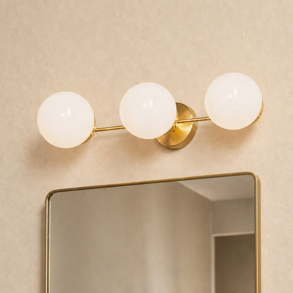 Wandlamp Modern met Drie Glazen Bollen en Metalen Frame