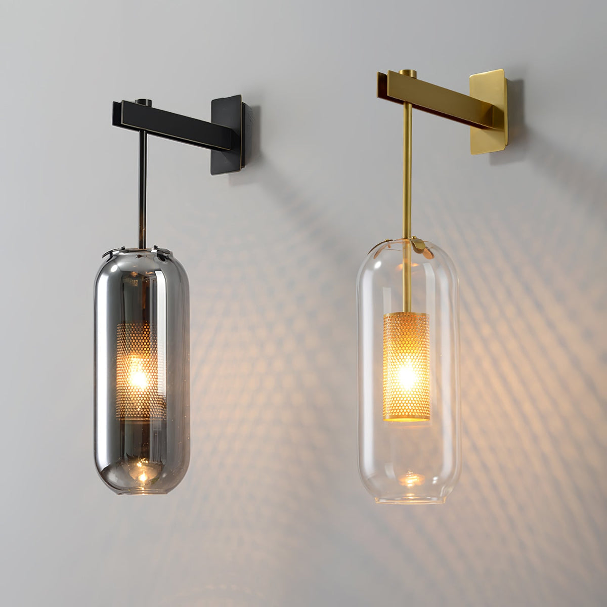 Wandlamp Modern met Glazen Kap en Geperforeerde Metalen Kooi