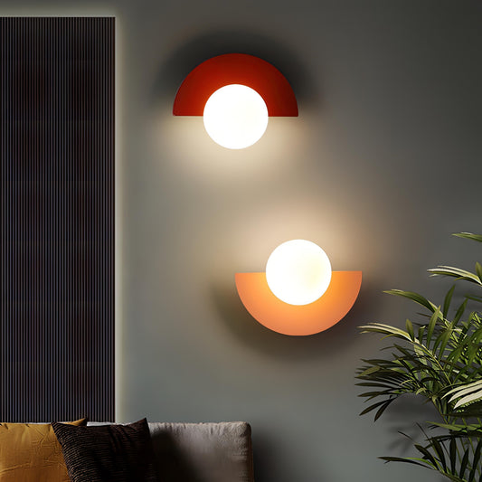 Wandlamp Scandinavisch met Ronde Bol en Halfcirkelvormige Kap