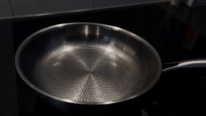 Titanium Koekenpan met Gelijkmatige Warmteverdeling en Hittebestendigheid tot 548°C 3