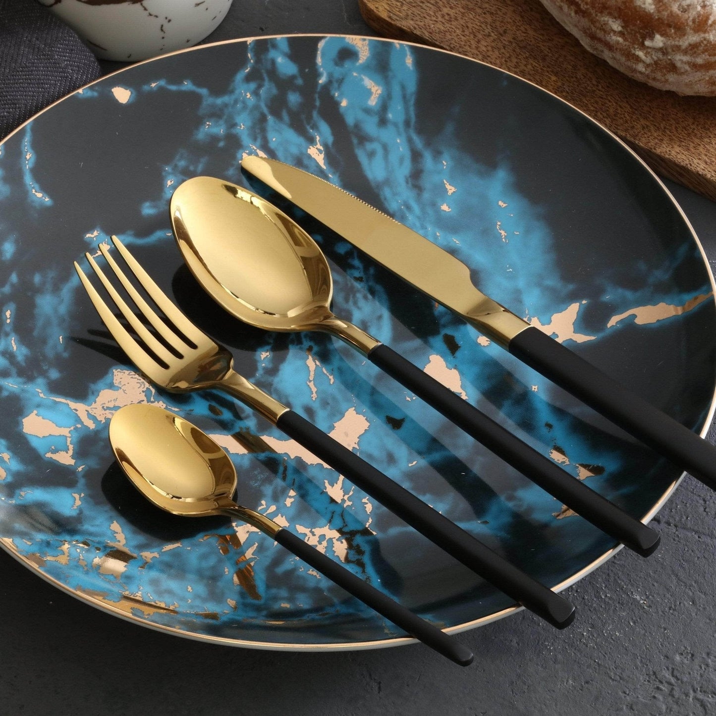 Bestekset 4-delig met Vork, Mes en Lepels in Modern Design