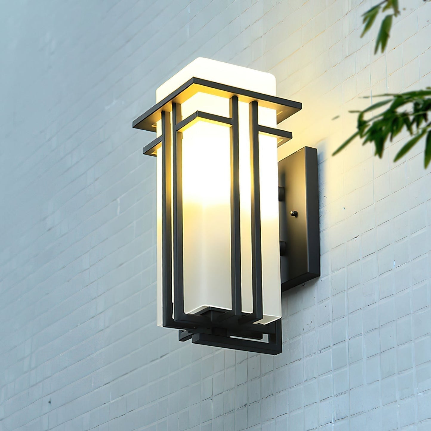 Buitenlamp Modern met Frosted Glas Kap en Metalen Rasterframe voor Muur