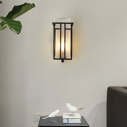 Buitenlamp Modern met Frosted Glas Kap en Metalen Rasterframe voor Muur