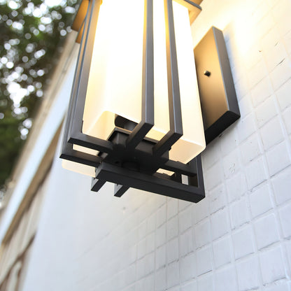Buitenlamp Modern met Frosted Glas Kap en Metalen Rasterframe voor Muur