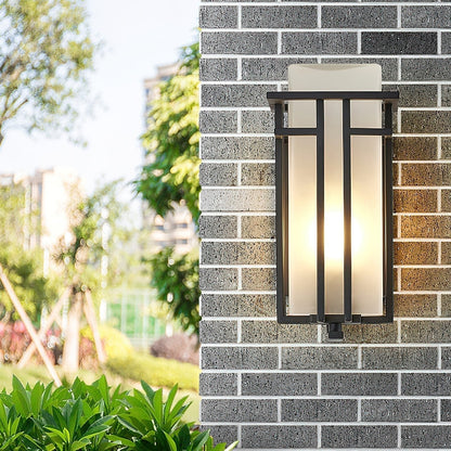 Buitenlamp Modern met Frosted Glas Kap en Metalen Rasterframe voor Muur
