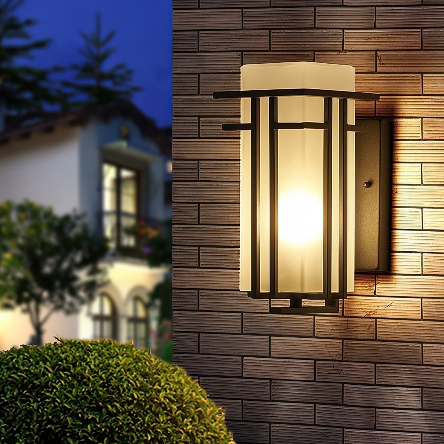 Buitenlamp Modern met Frosted Glas Kap en Metalen Rasterframe voor Muur