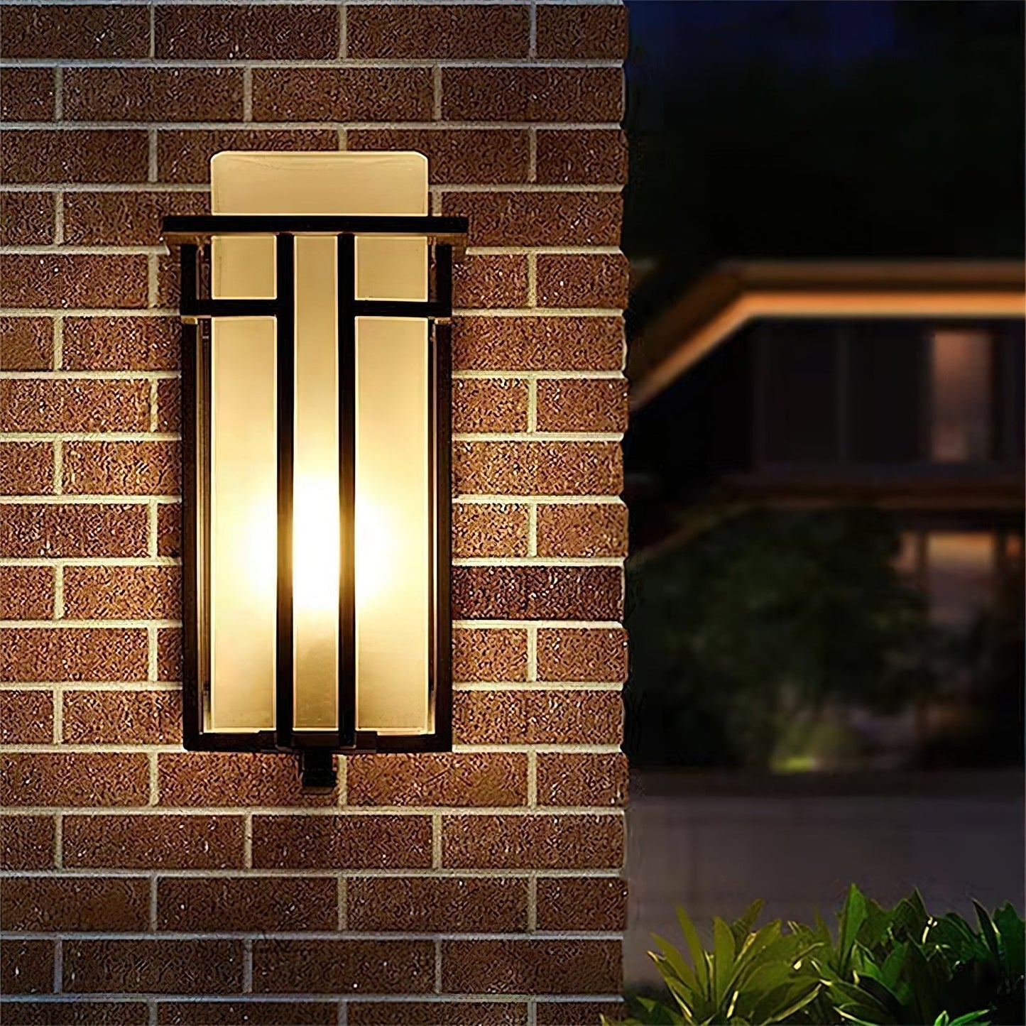 Buitenlamp Modern met Frosted Glas Kap en Metalen Rasterframe voor Muur