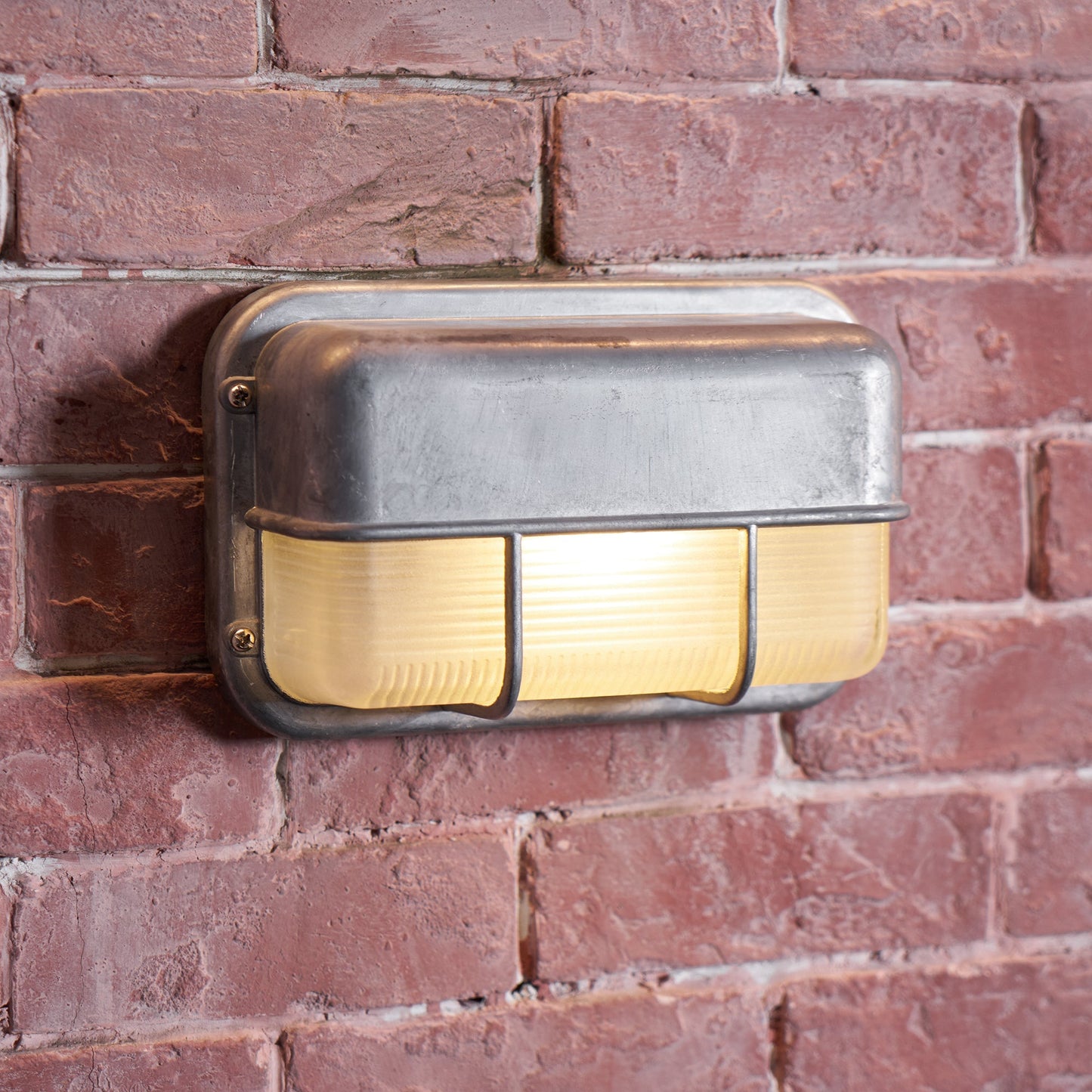 Buitenwandlamp Nautisch Industrieel met Aluminium Behuizing en Opaal Glasdiffuser