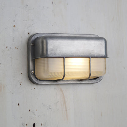 Buitenwandlamp Nautisch Industrieel met Aluminium Behuizing en Opaal Glasdiffuser