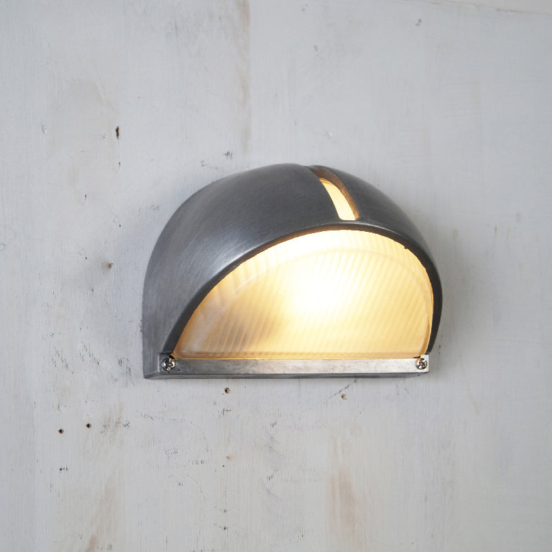 Buitenwandlamp Nautisch Industrieel met Aluminium Behuizing en Opaal Glasdiffuser