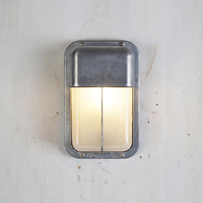 Buitenwandlamp Nautisch Industrieel met Aluminium Behuizing en Opaal Glasdiffuser