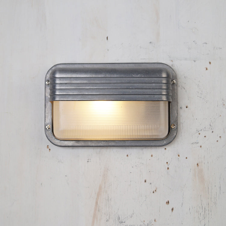 Buitenwandlamp Nautisch Industrieel met Aluminium Behuizing en Opaal Glasdiffuser