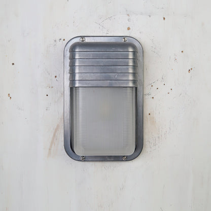 Buitenwandlamp Nautisch Industrieel met Aluminium Behuizing en Opaal Glasdiffuser