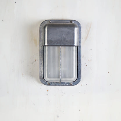 Buitenwandlamp Nautisch Industrieel met Aluminium Behuizing en Opaal Glasdiffuser