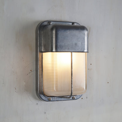 Buitenwandlamp Nautisch Industrieel met Aluminium Behuizing en Opaal Glasdiffuser