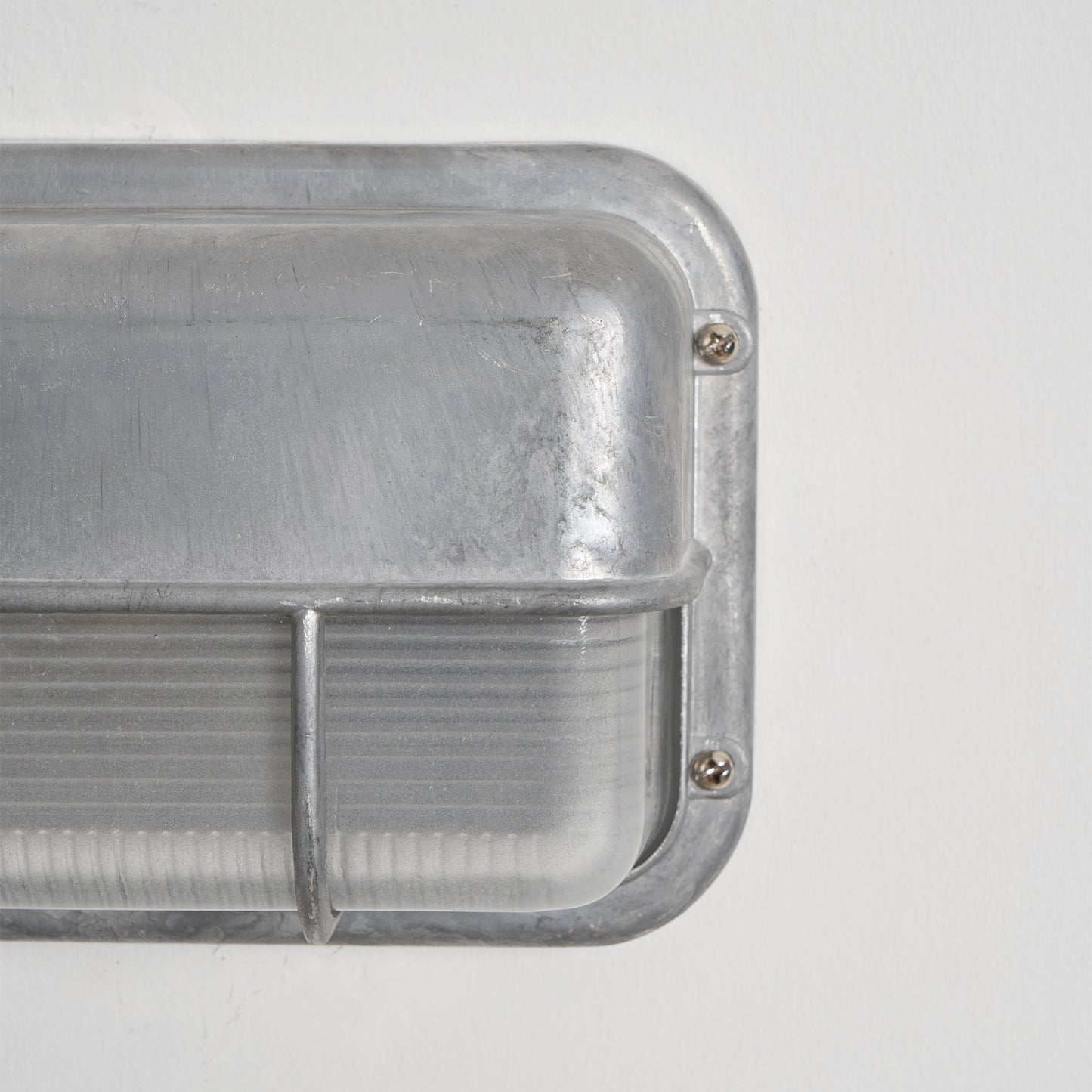 Buitenwandlamp Nautisch Industrieel met Aluminium Behuizing en Opaal Glasdiffuser