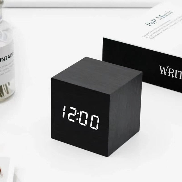 Digitale Wekker Kubus met LED Display voor Tijd Temperatuur en Datum