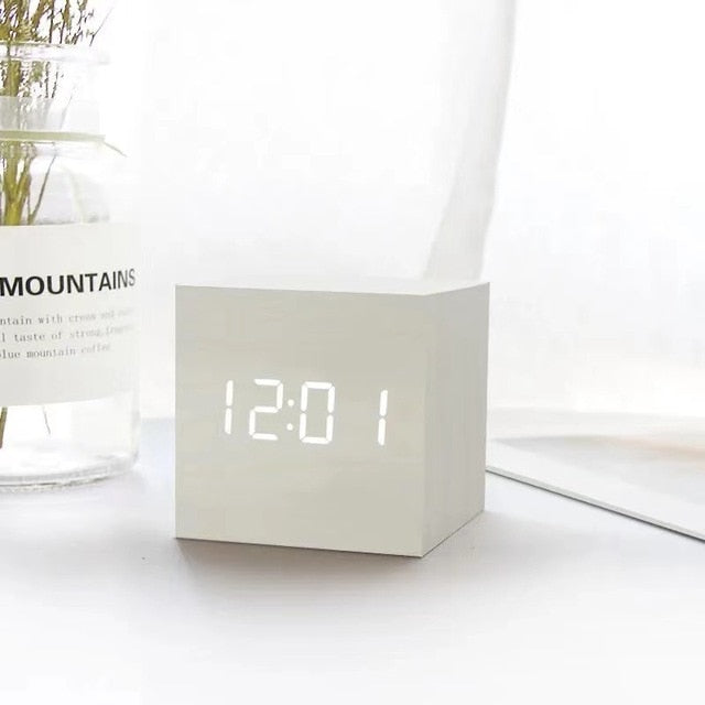 Digitale Wekker Kubus met LED Display voor Tijd Temperatuur en Datum