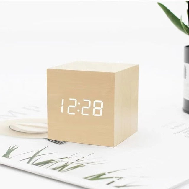 Digitale Wekker Kubus met LED Display voor Tijd Temperatuur en Datum