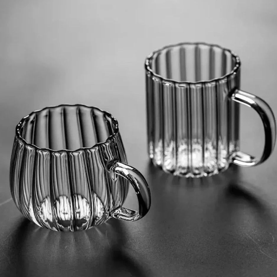 Glazen Mok met Ribbels en Golvende Rand voor Koffie en Thee