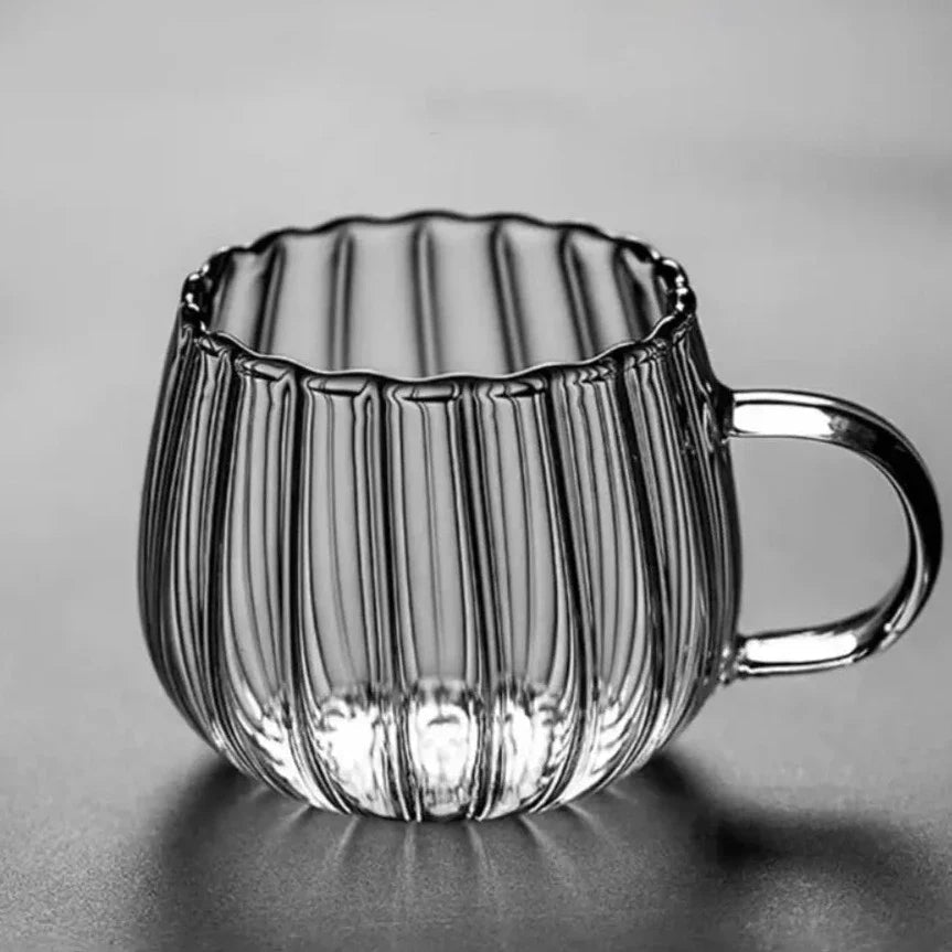 Glazen Mok met Ribbels en Golvende Rand voor Koffie en Thee