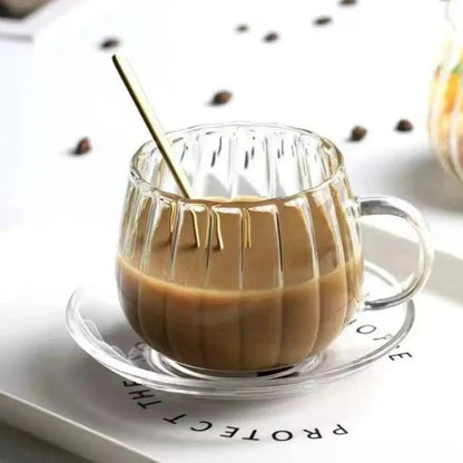 Glazen Mok met Ribbels en Golvende Rand voor Koffie en Thee