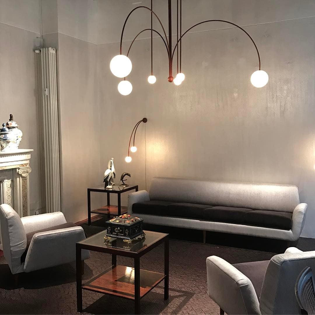 Hanglamp Art Deco met Boogvormige Armen en Glazen Bollen