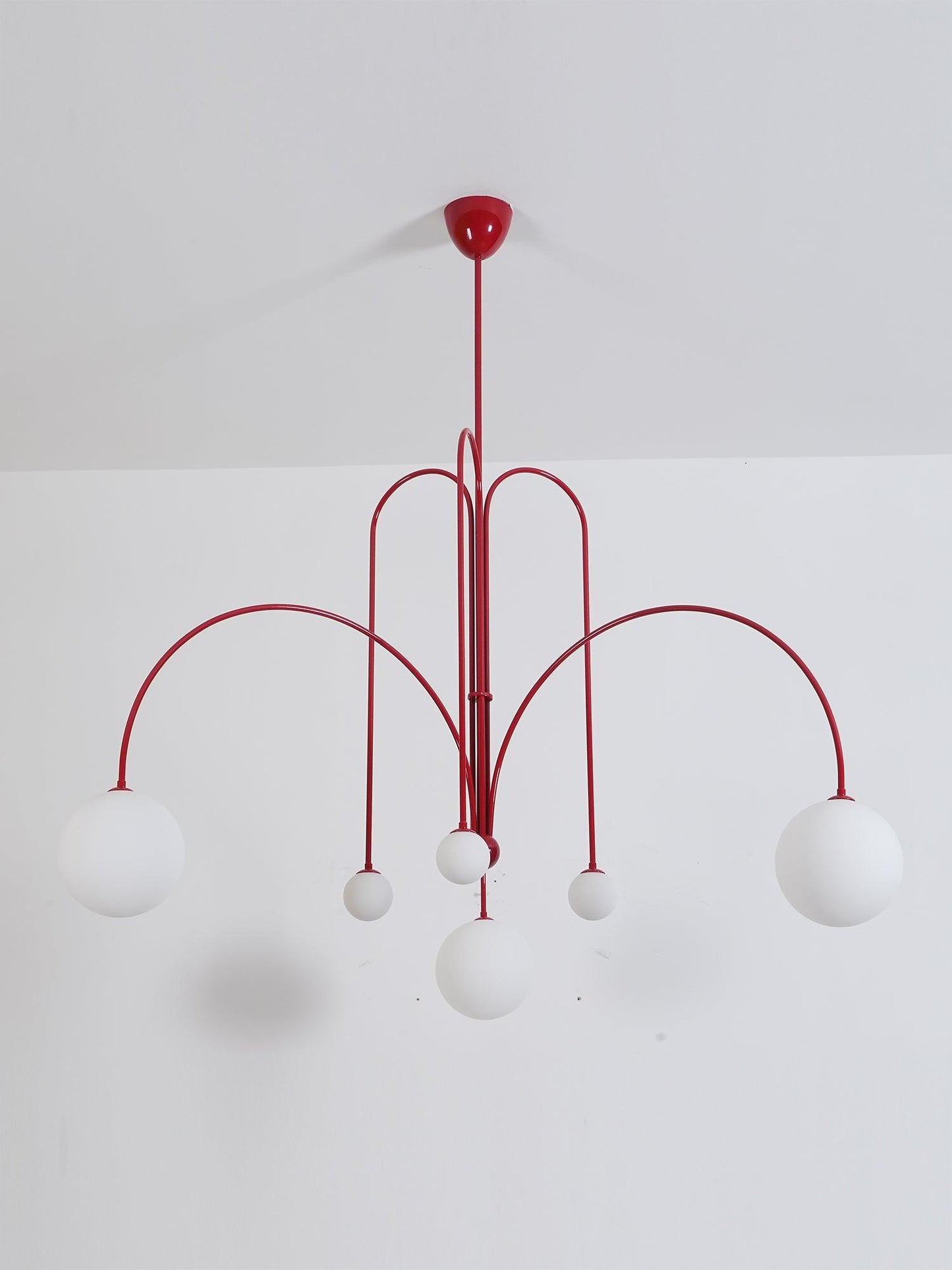 Hanglamp Art Deco met Boogvormige Armen en Glazen Bollen