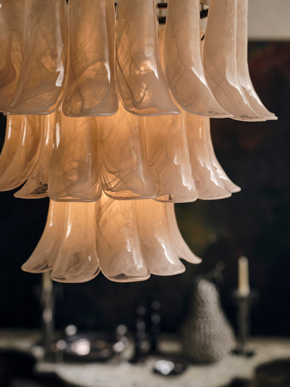 Hanglamp Art Deco met Gelaagde Glazen Bladeren en Messing Ketting