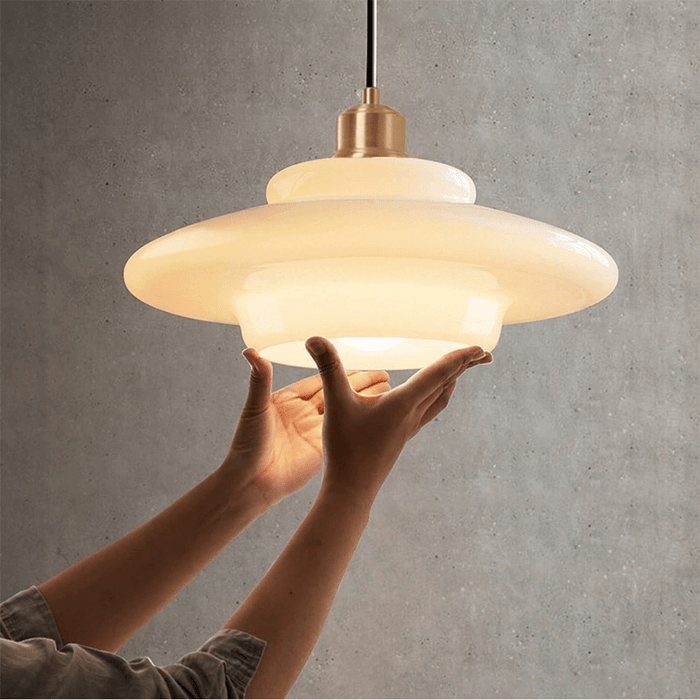 Hanglamp Art Deco met Gelaagde Glazen Kap en Messing Fitting