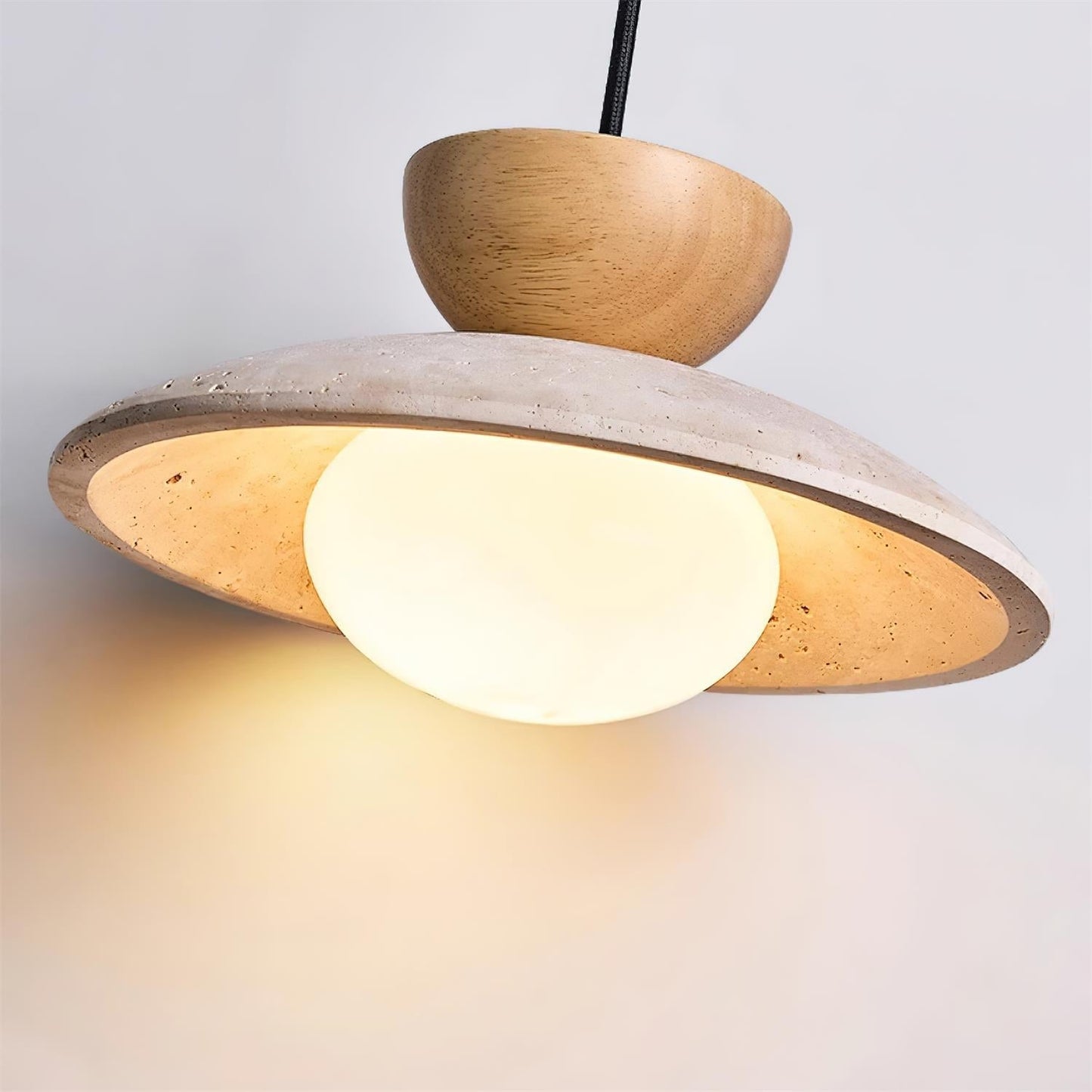 Hanglamp Bohemian met Travertine Kap en Houten Detail