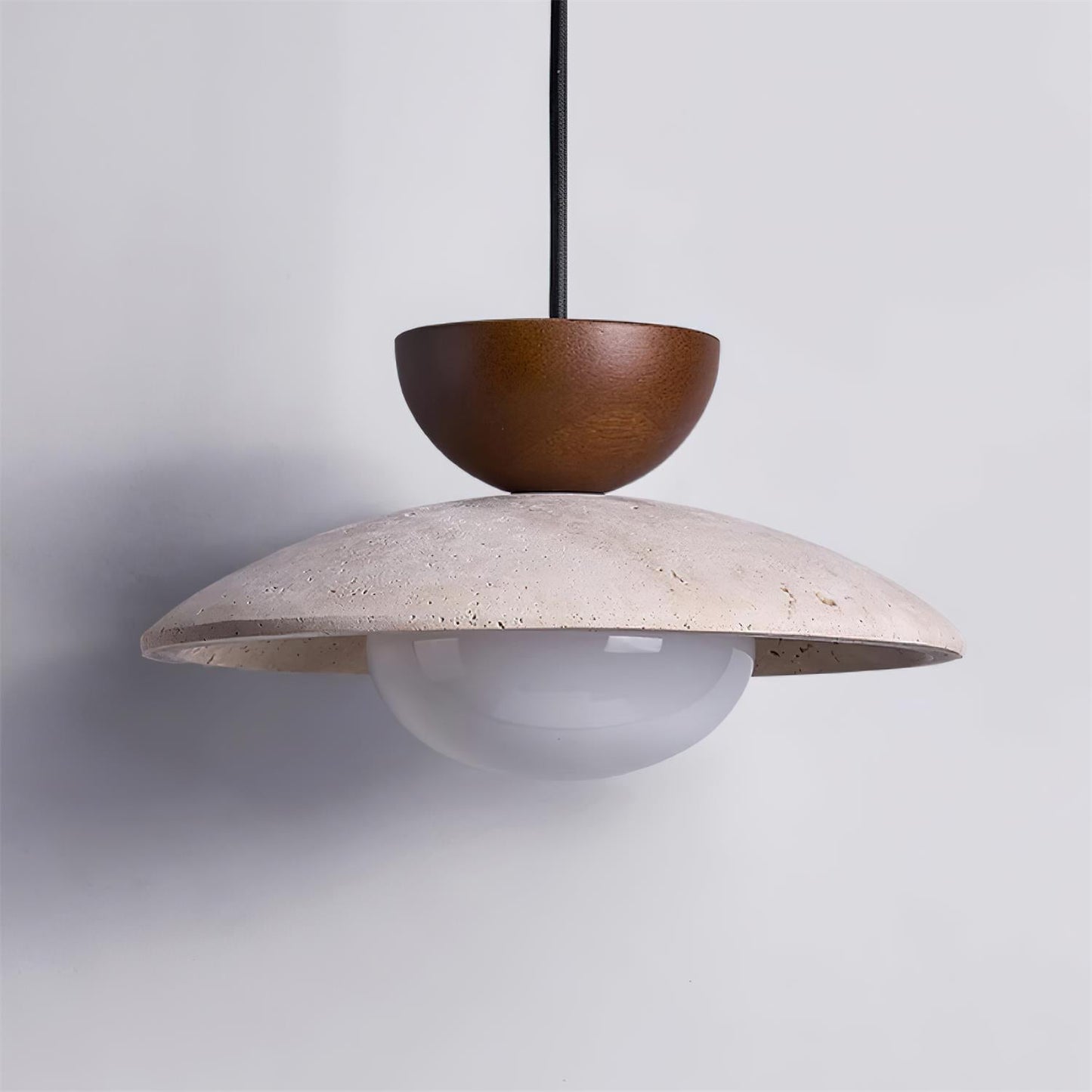 Hanglamp Bohemian met Travertine Kap en Houten Detail