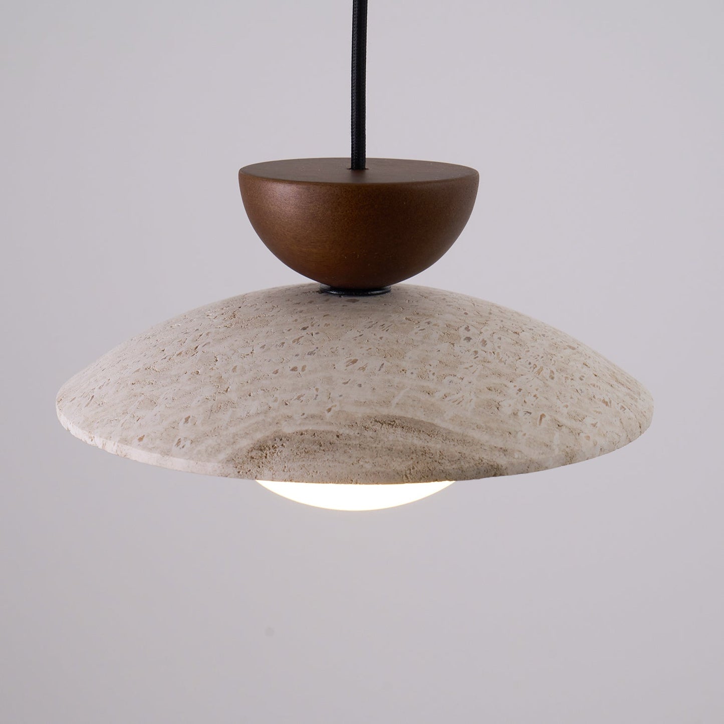 Hanglamp Bohemian met Travertine Kap en Houten Detail