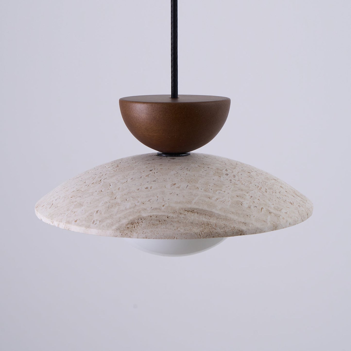 Hanglamp Bohemian met Travertine Kap en Houten Detail