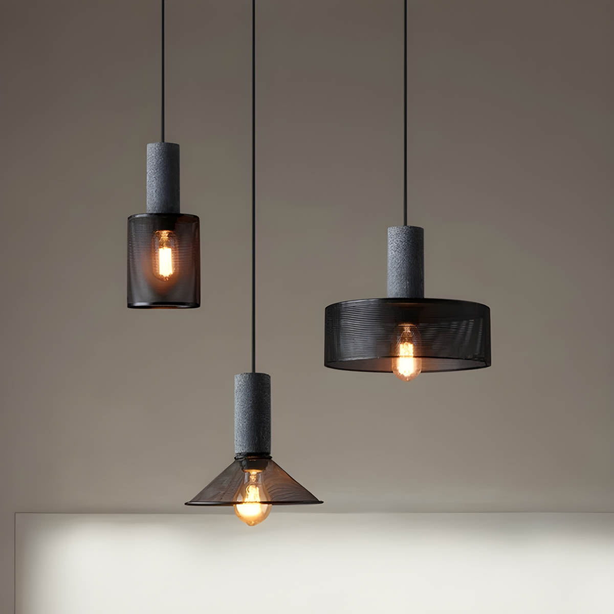 Hanglamp Industrieel met Betonnen Fitting en Metalen Gaaskap