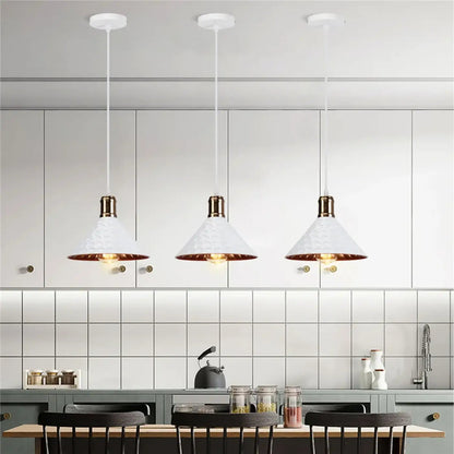 Hanglamp Industrieel met Gehamerde Kap en Koperen Fitting
