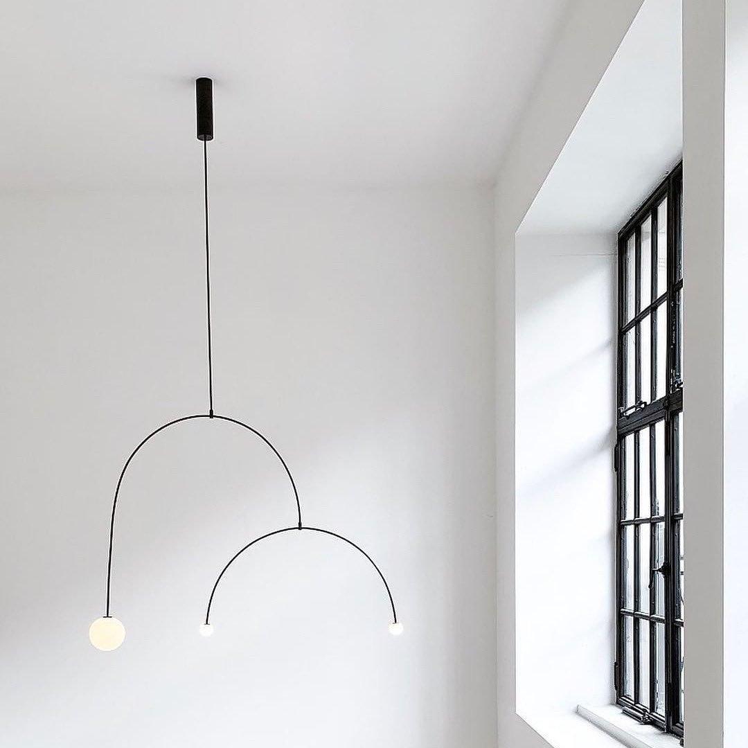 Hanglamp Minimalistisch met Dubbele Boog en Glazen Bollen