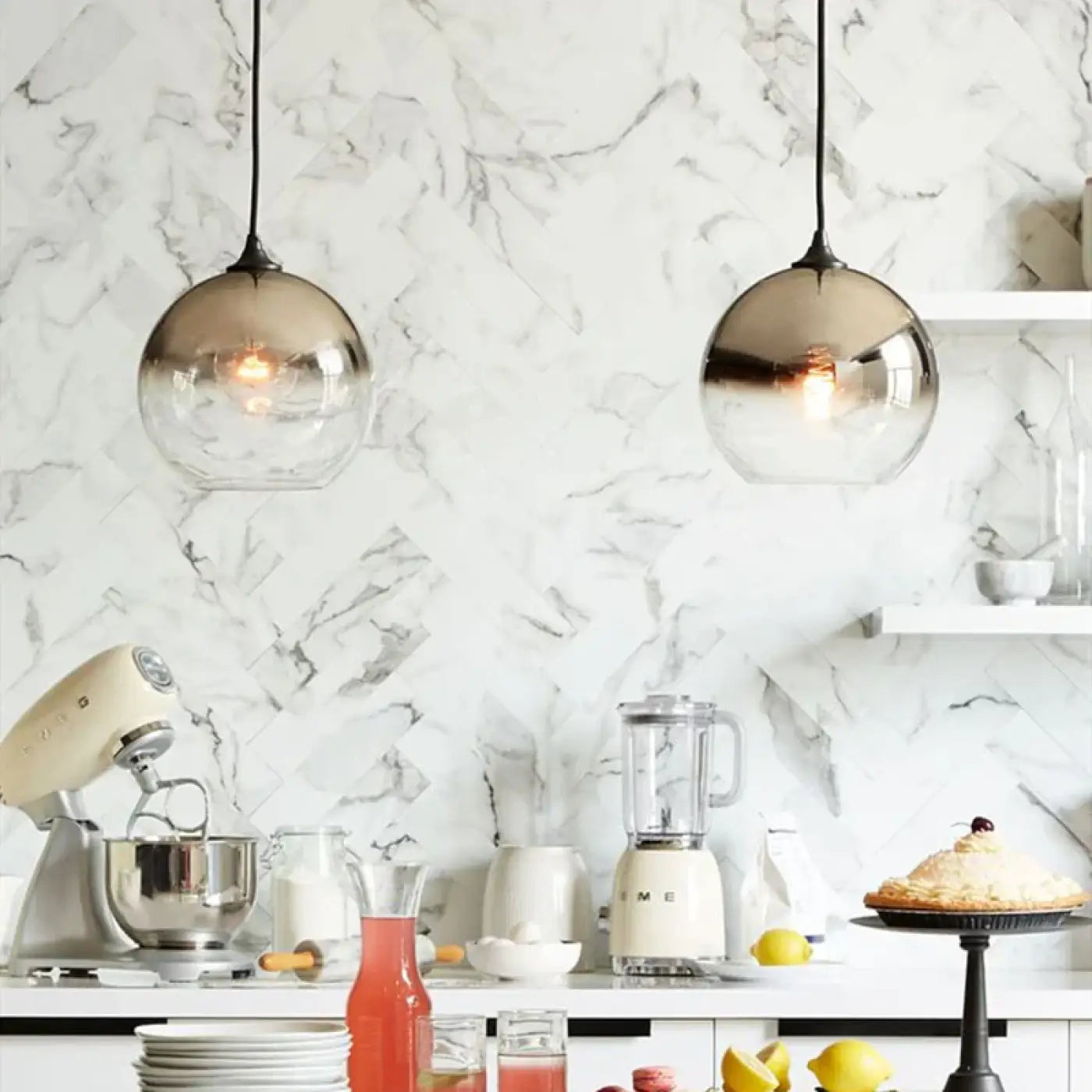 Hanglamp Modern met Ronde Glazen Bol en Metaalglans Afwerking