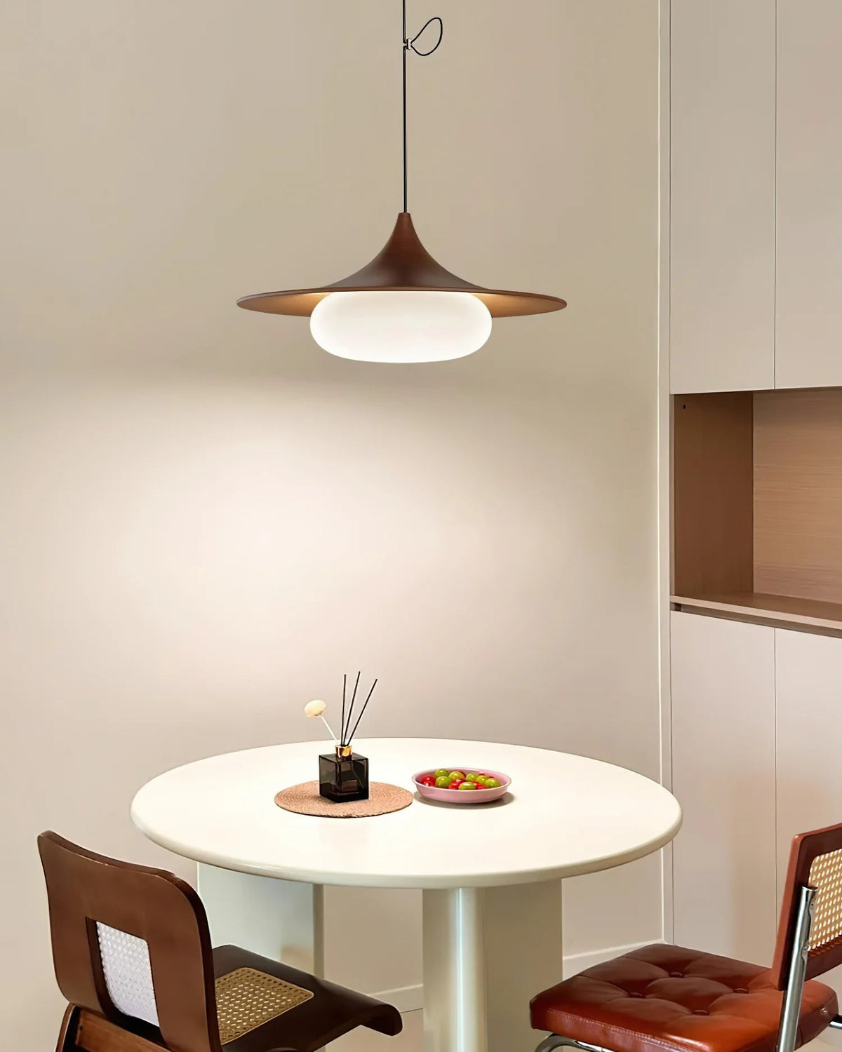 Hanglamp Modern met Zwenkarm en Opaal Glazen Kap