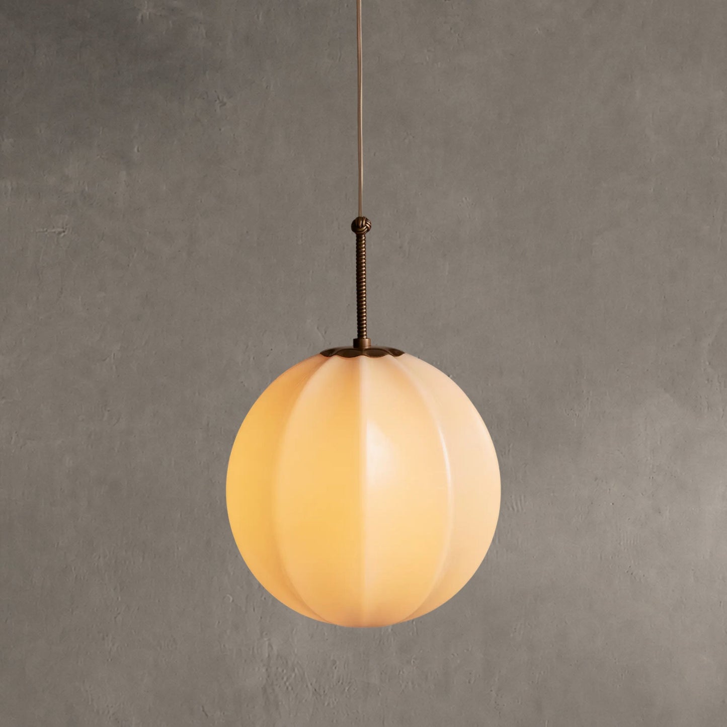 Hanglamp Retro met Geribbelde Ronde Kap en Messing Afwerking