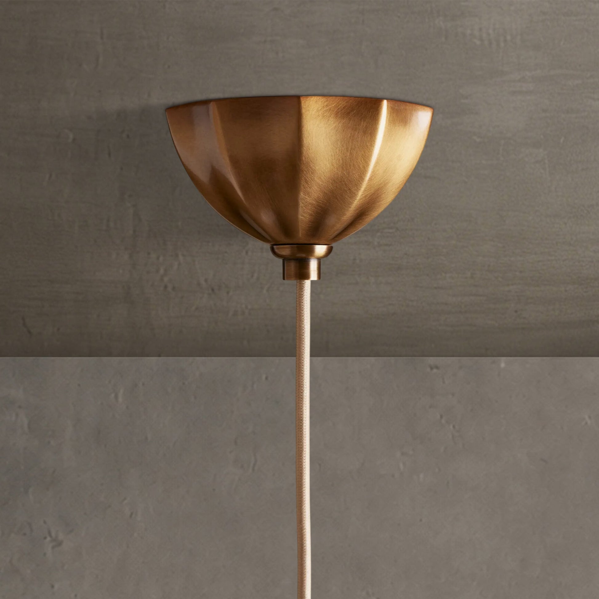 Hanglamp Retro met Geribbelde Ronde Kap en Messing Afwerking